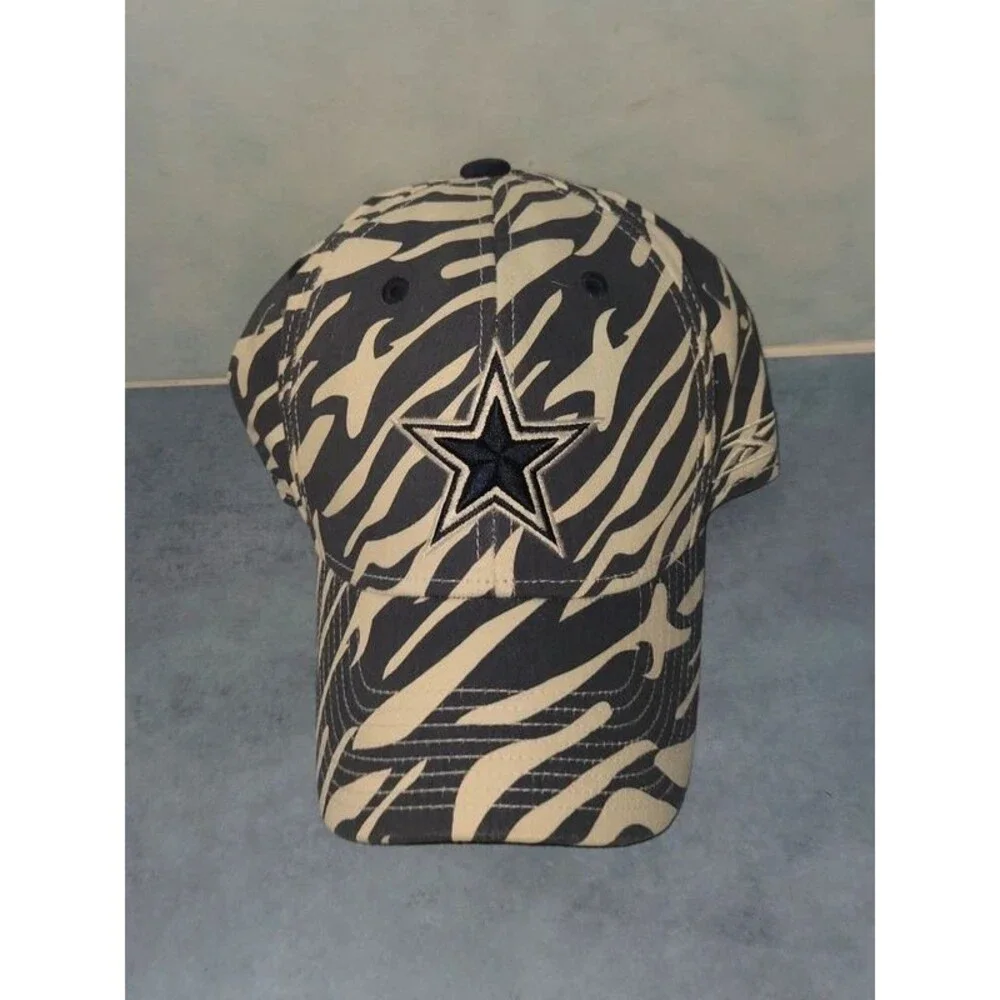 Dallas Cowboys Reebok Zebra Stripe Stretch Hat (BR)